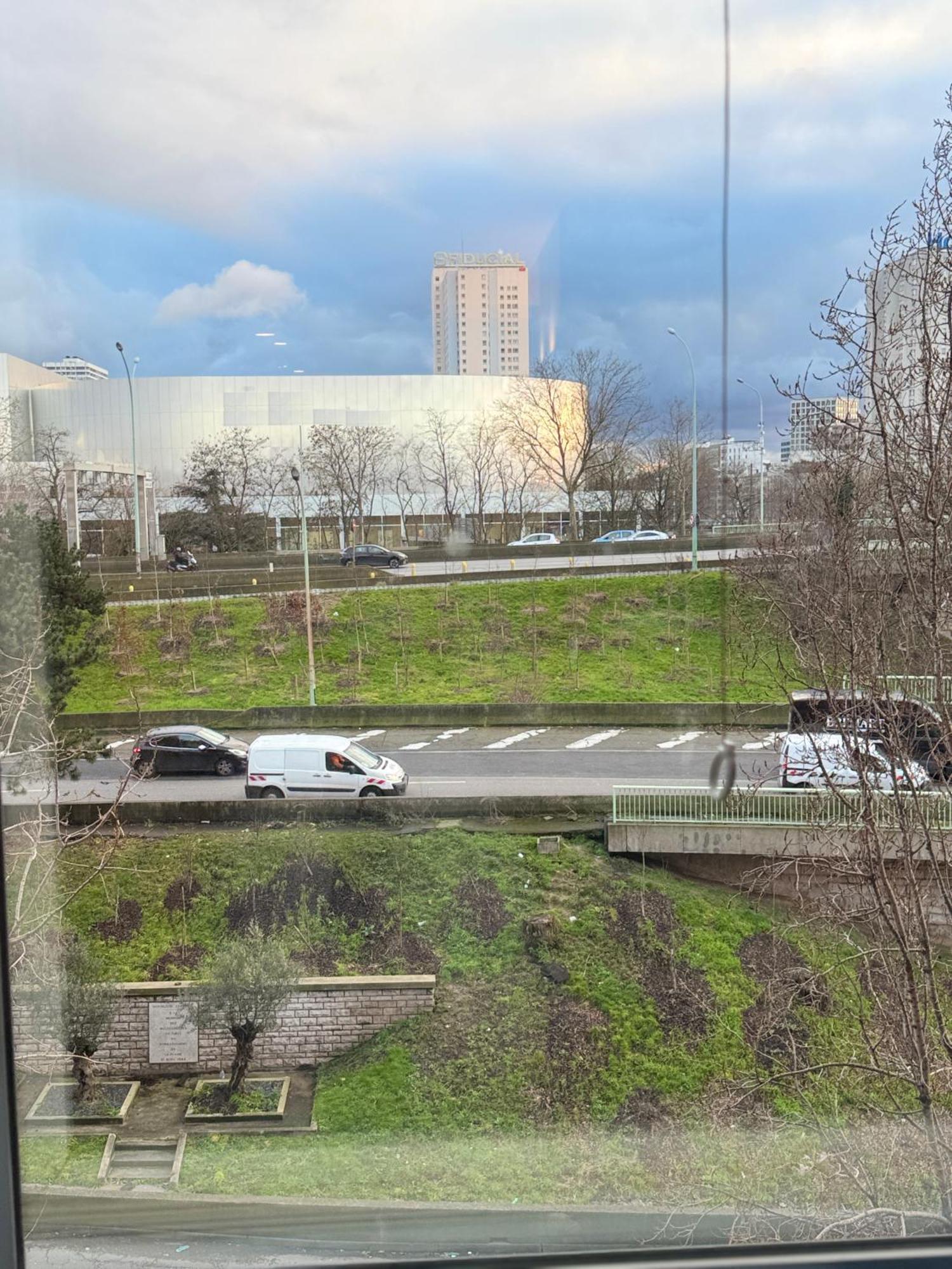 Ibis Budget Paris Porte De La Chapelle - Arena Luaran gambar